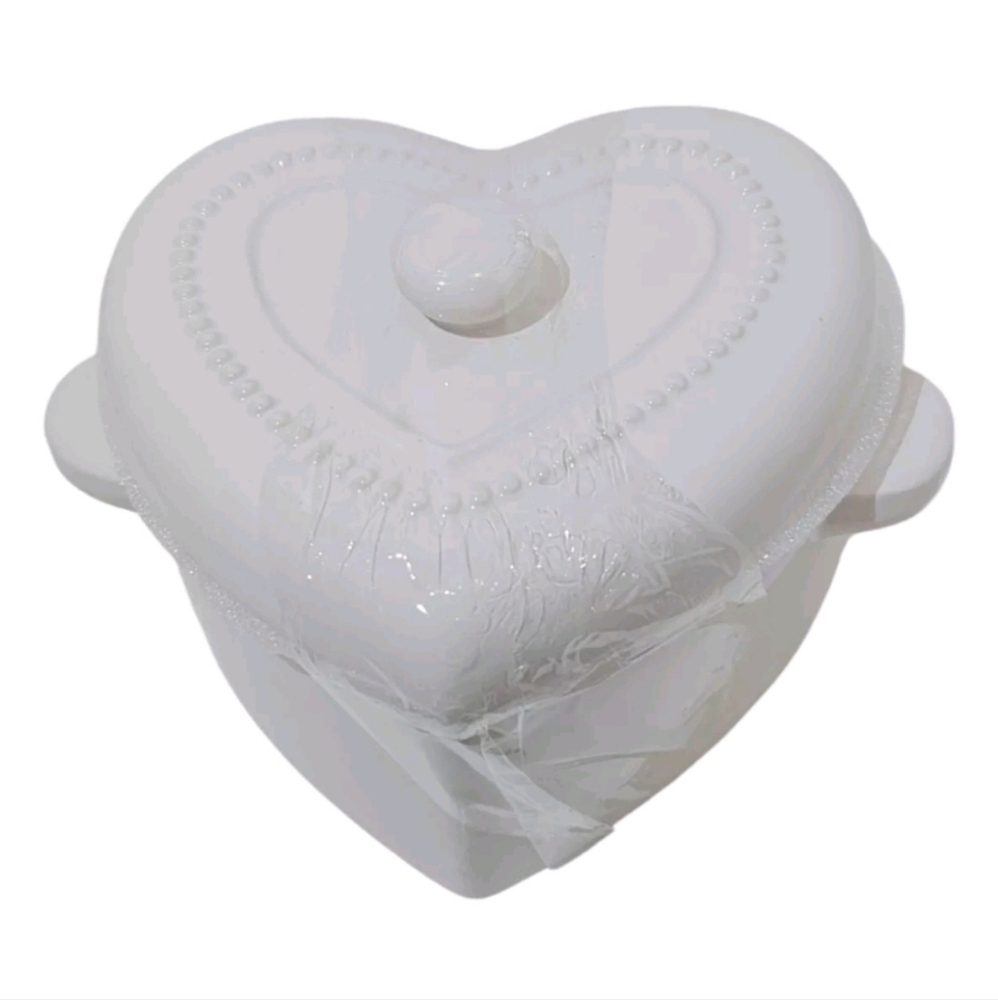 Target Bullseye's Playground White Heart Shaped Dutch Oven Ceramic NEW
